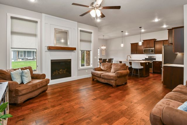 714 N Fox Hill Circle, Nixa, MO 65714