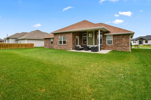 714 N Fox Hill Circle, Nixa, MO 65714