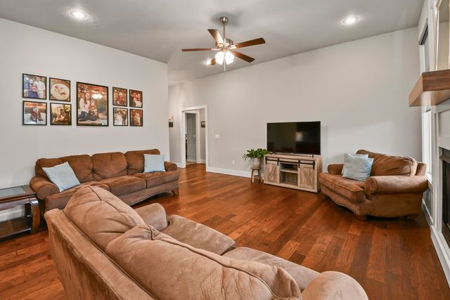 714 N Fox Hill Circle, Nixa, MO 65714