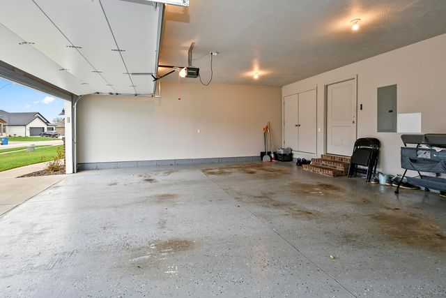 714 N Fox Hill Circle, Nixa, MO 65714