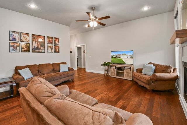 714 N Fox Hill Circle, Nixa, MO 65714