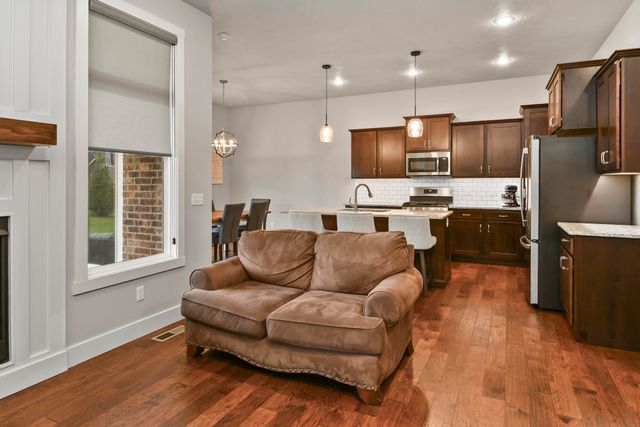 714 N Fox Hill Circle, Nixa, MO 65714