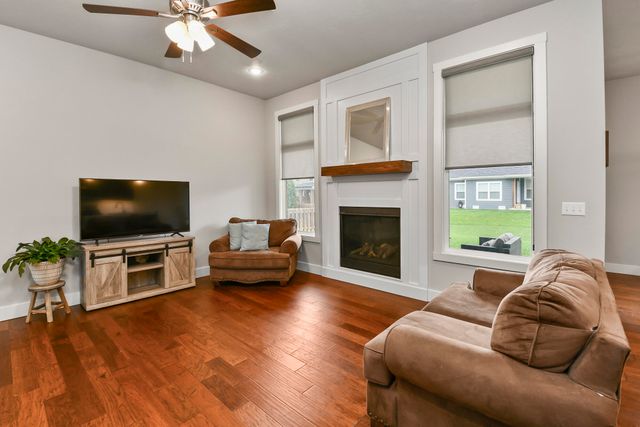 714 N Fox Hill Circle, Nixa, MO 65714