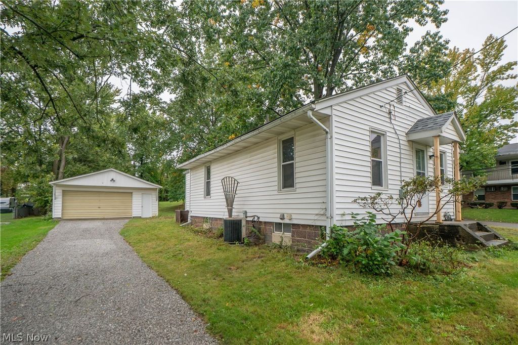2325 Eastlawn Avenue, Akron, OH 44305