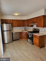 29 HATHAWAY DR, Sicklerville, NJ 08081