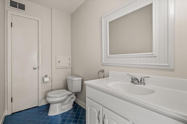 6060 N Alberta LANE, Glendale, WI 53217