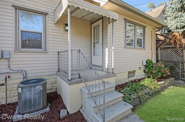 21732 Tenny Street, Dearborn, MI 48124