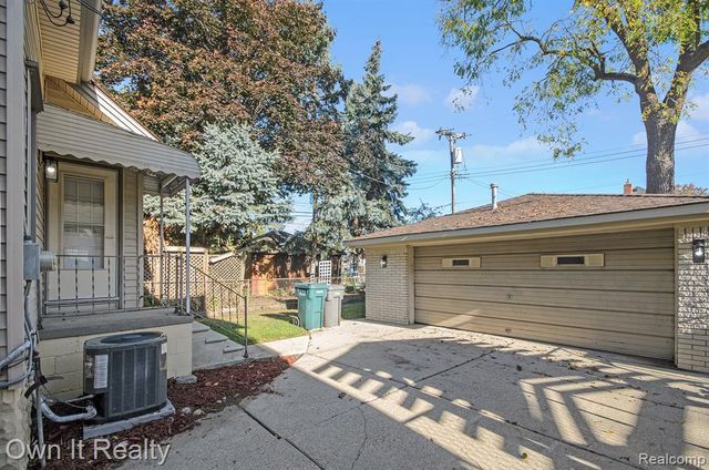 21732 Tenny Street, Dearborn, MI 48124