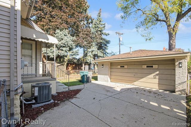 21732 Tenny Street, Dearborn, MI 48124