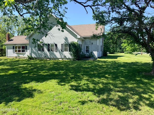 26021 Luckey Road, Walbridge, OH 43465