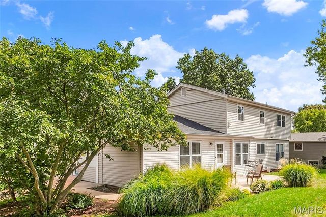6031 Treeridge Trail, St Louis, MO 63129