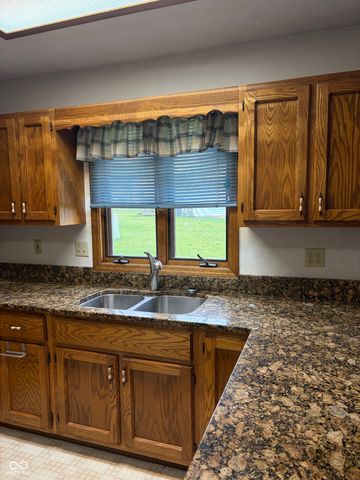 1207 Sugar Hill Drive, Rushville, IN 46173