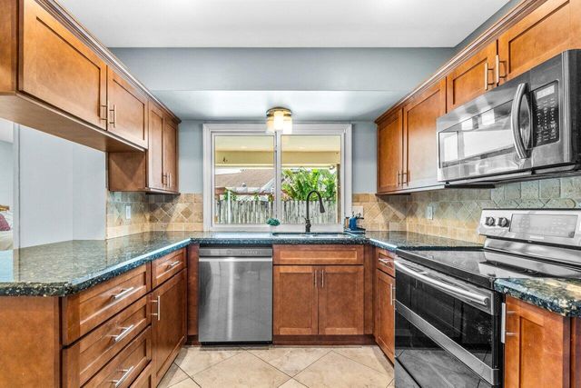 1352 Wyndcliff Drive, Wellington, FL 33414