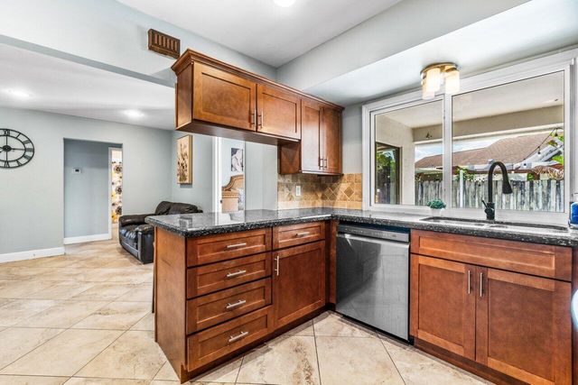 1352 Wyndcliff Drive, Wellington, FL 33414