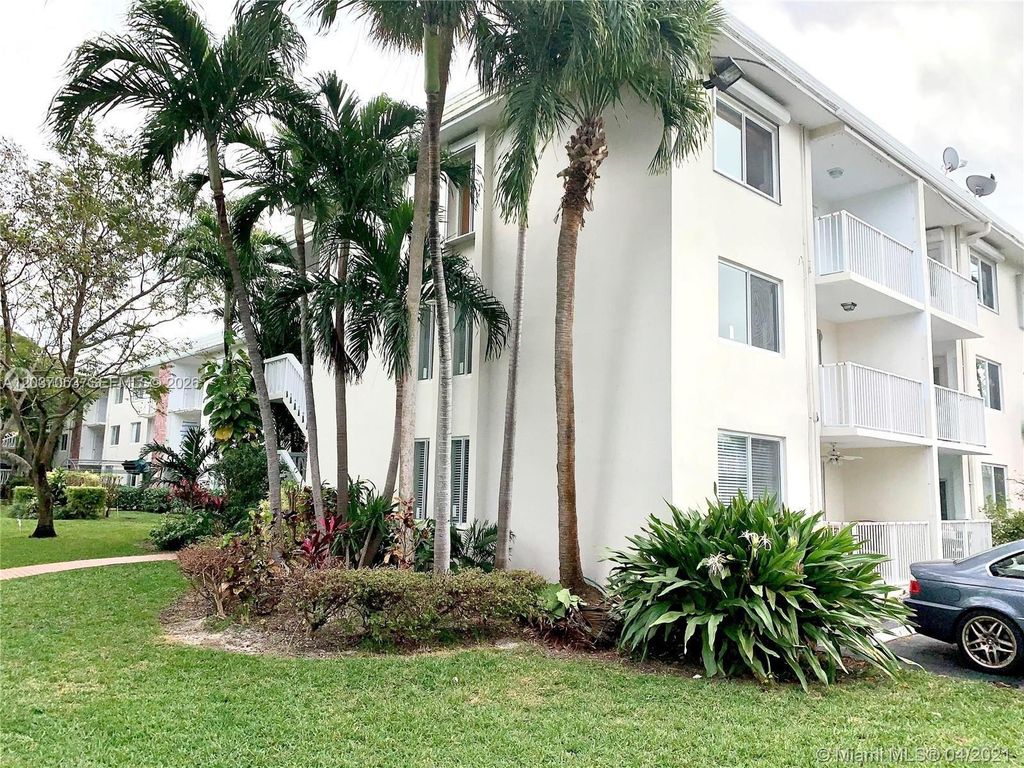 240 Galen Drive 214, Key Biscayne, FL 33149