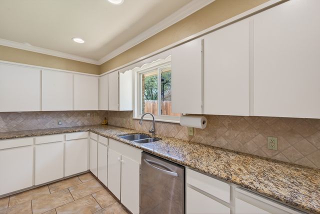 5731 Lovers Lane, Shreveport, LA 71105