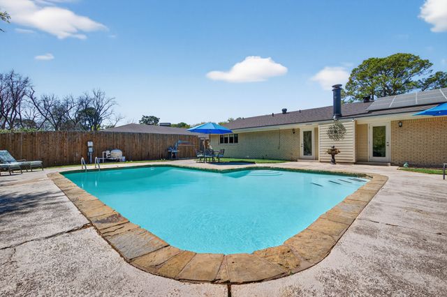 5731 Lovers Lane, Shreveport, LA 71105