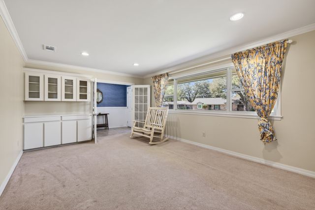 5731 Lovers Lane, Shreveport, LA 71105