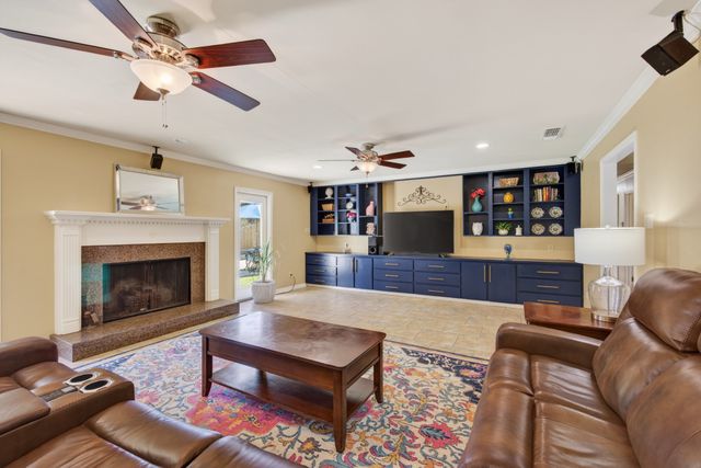 5731 Lovers Lane, Shreveport, LA 71105