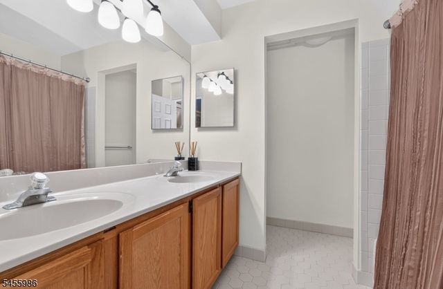 46 Haverhill Ct, Montgomery Twp., NJ 08540