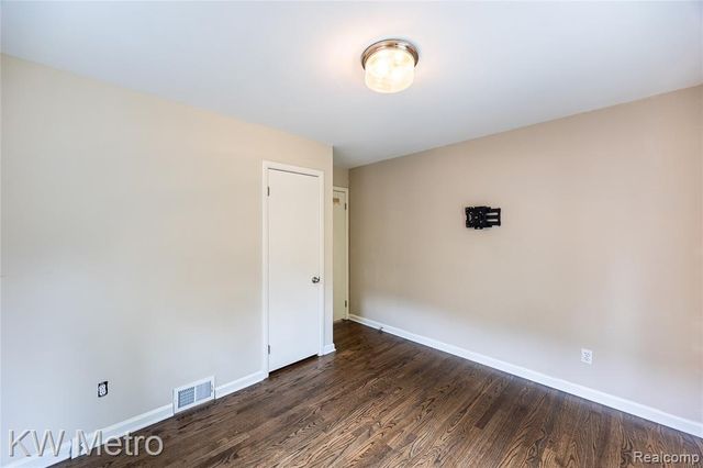 1316 Lyons Avenue, Royal Oak, MI 48073