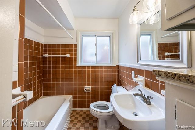 1316 Lyons Avenue, Royal Oak, MI 48073