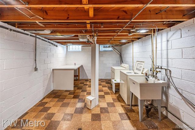 1316 Lyons Avenue, Royal Oak, MI 48073