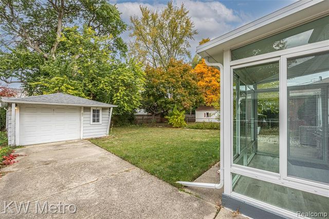 1316 Lyons Avenue, Royal Oak, MI 48073