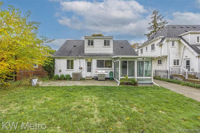 1316 Lyons Avenue, Royal Oak, MI 48073