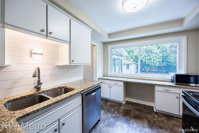 1316 Lyons Avenue, Royal Oak, MI 48073