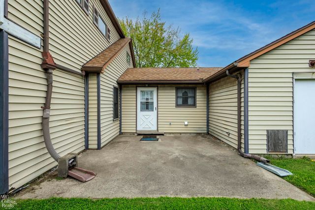17346 Common Road, Roseville, MI 48066