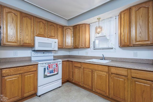 17346 Common Road, Roseville, MI 48066