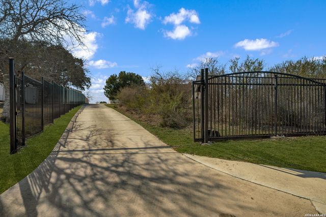 7033 Robin Hood Way, Schertz, TX 78154