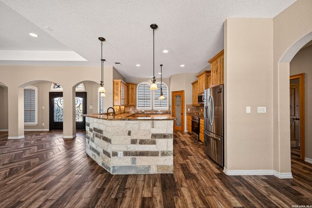 7033 Robin Hood Way, Schertz, TX 78154