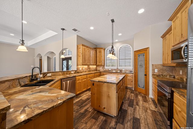 7033 Robin Hood Way, Schertz, TX 78154