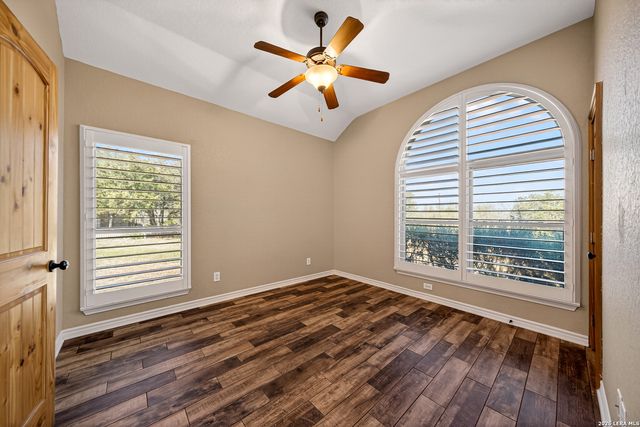 7033 Robin Hood Way, Schertz, TX 78154