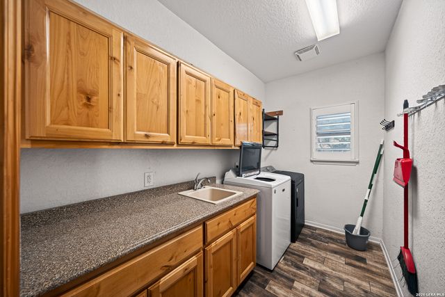 7033 Robin Hood Way, Schertz, TX 78154