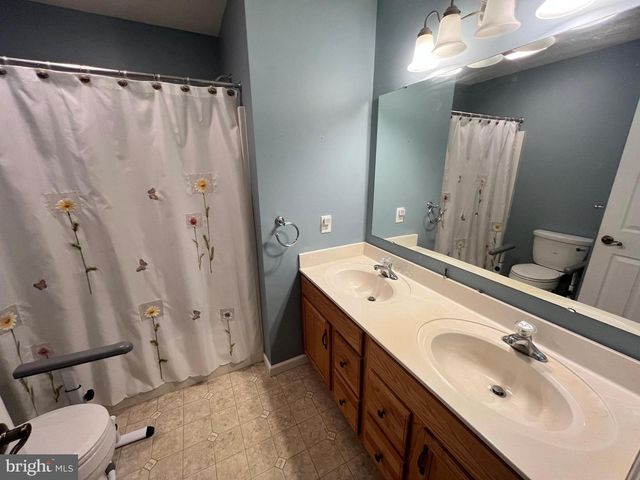 413 THRUSH DR, Manheim, PA 17545