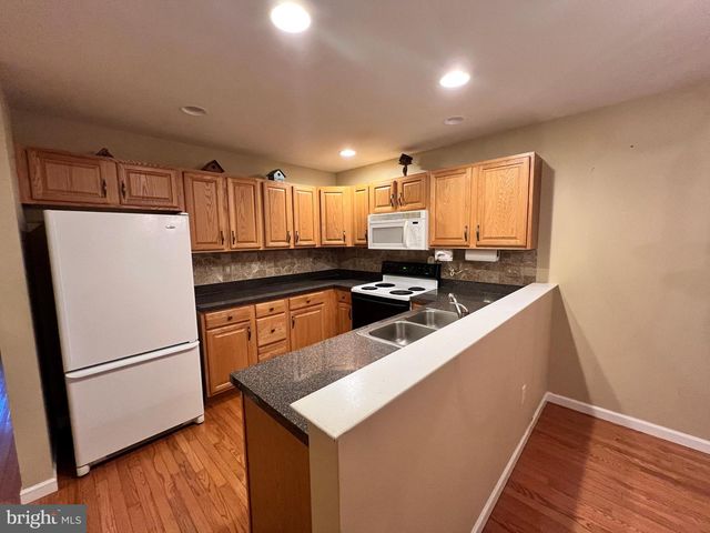413 THRUSH DR, Manheim, PA 17545