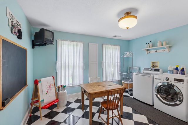 2208 S Villa DRIVE, Hampton, PA 15044