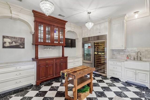 2208 S Villa DRIVE, Hampton, PA 15044