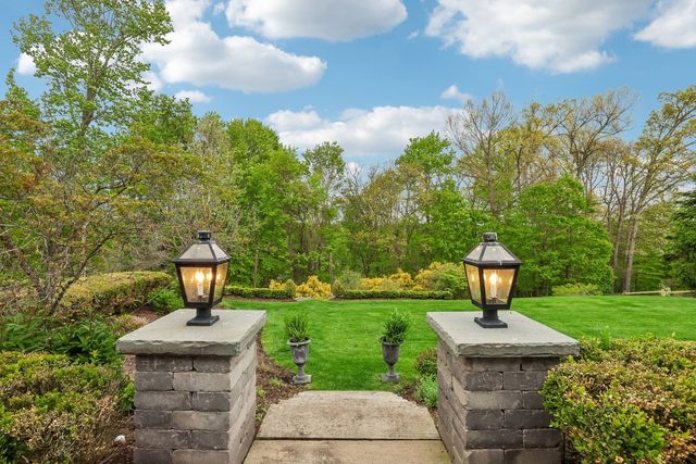2208 S Villa DRIVE, Hampton, PA 15044