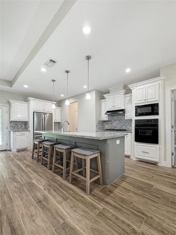 214 N Mahan, Richwood, TX 77531