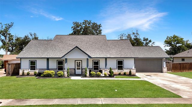 214 N Mahan, Richwood, TX 77531