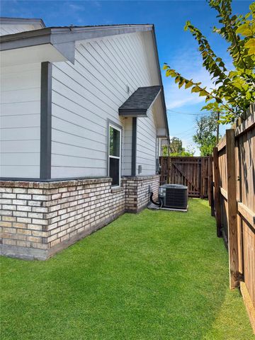 214 N Mahan, Richwood, TX 77531