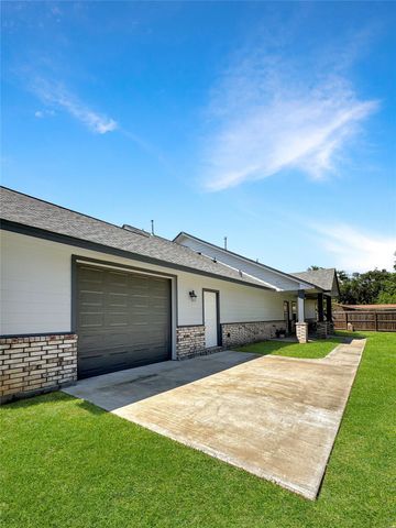 214 N Mahan, Richwood, TX 77531