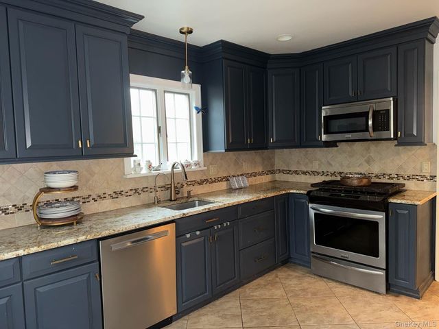 37 Eimer Street, Tappan, NY 10983
