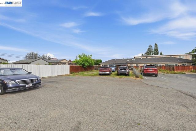 1617 Pacific Ave, San Leandro, CA 94577