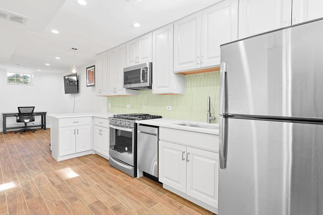 3033 W Diversey Avenue B, Chicago, IL 60647