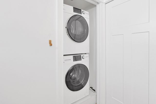 3033 W Diversey Avenue B, Chicago, IL 60647